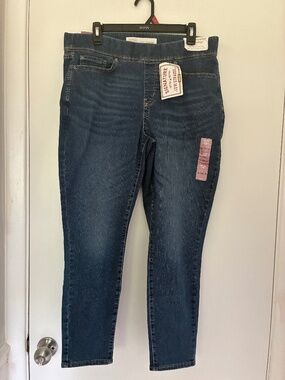 Levi skinny jeans NWT